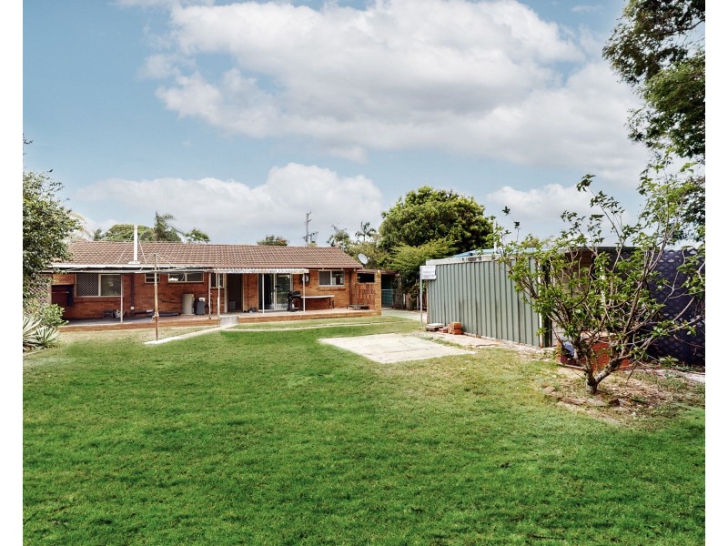 7 SANDPIPER ST, Beachmere QLD 4510