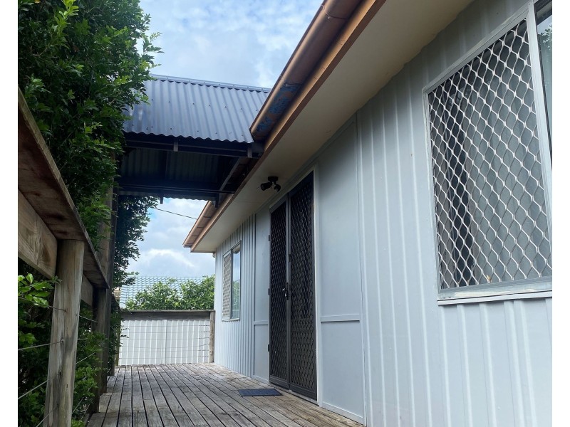 14 Trevor St, Beachmere QLD 4510