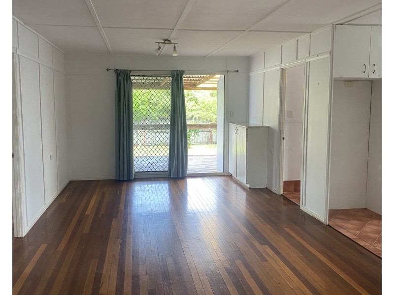 14 Trevor St, Beachmere QLD 4510