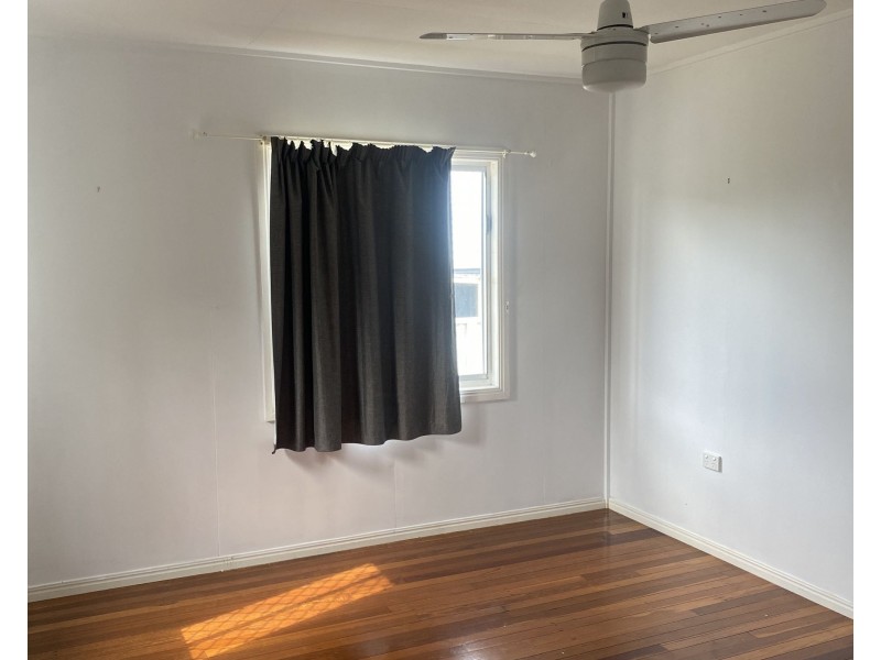 14 Trevor St, Beachmere QLD 4510