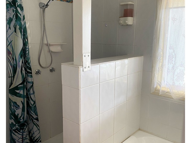 14 Trevor St, Beachmere QLD 4510