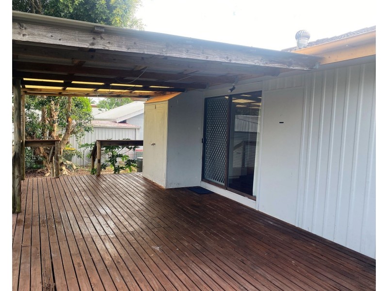 14 Trevor St, Beachmere QLD 4510