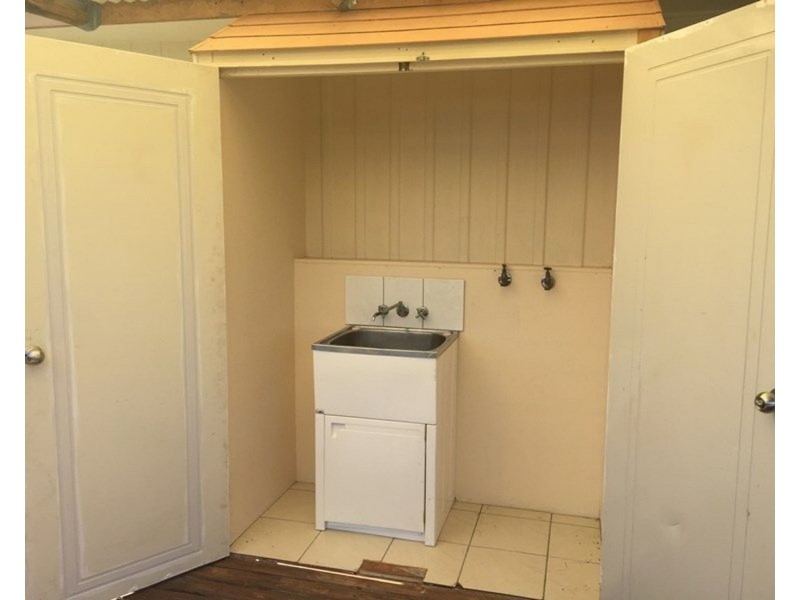 14 Trevor St, Beachmere QLD 4510