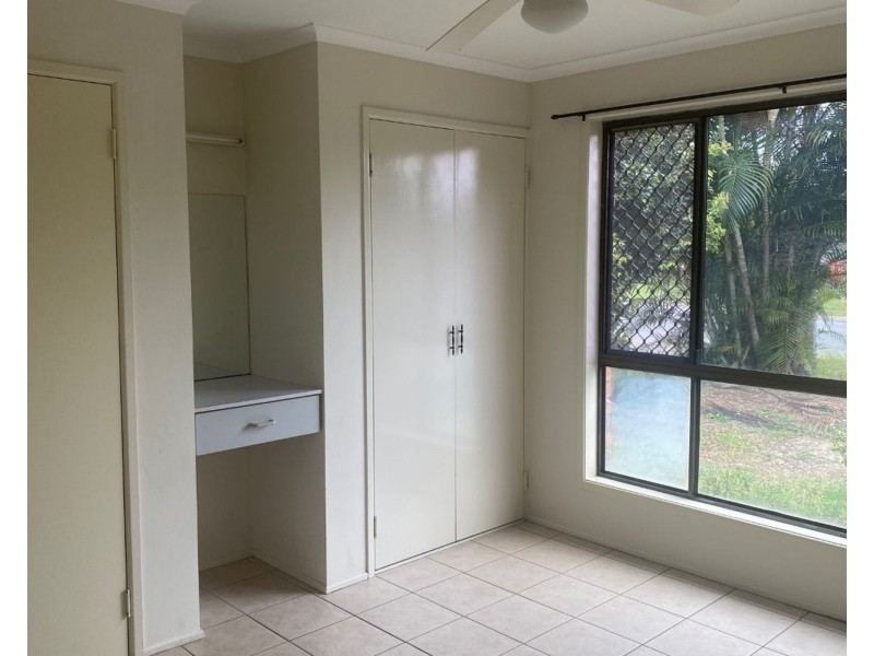 12 Gillian Street, Beachmere QLD 4510
