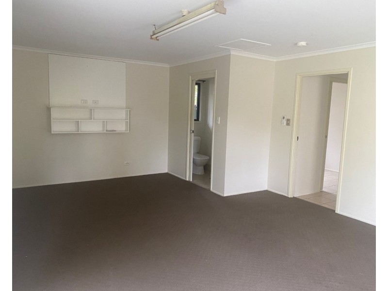 12 Gillian Street, Beachmere QLD 4510