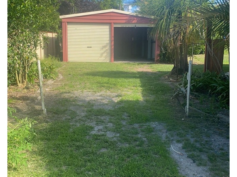 12 Gillian Street, Beachmere QLD 4510