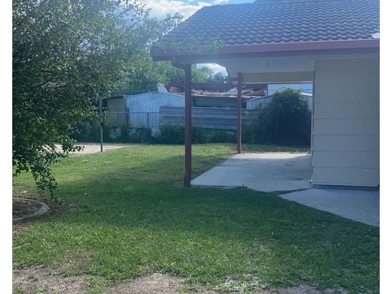 12 Gillian Street, Beachmere QLD 4510