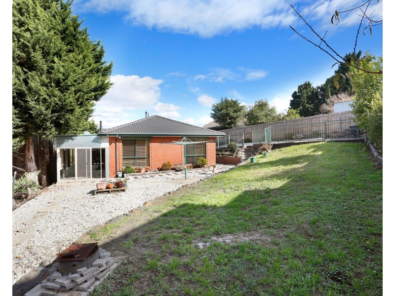 33 Clematis Close, Meadow Heights VIC 3048