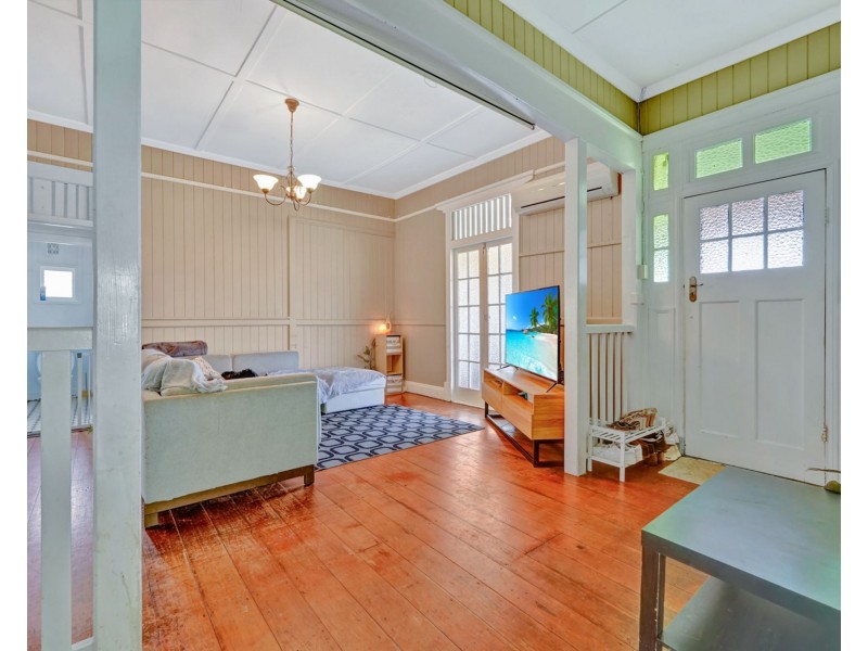 114 Biggs Avenue, Beachmere QLD 4510