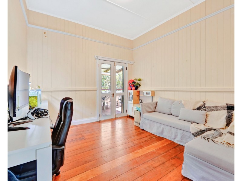 114 Biggs Avenue, Beachmere QLD 4510