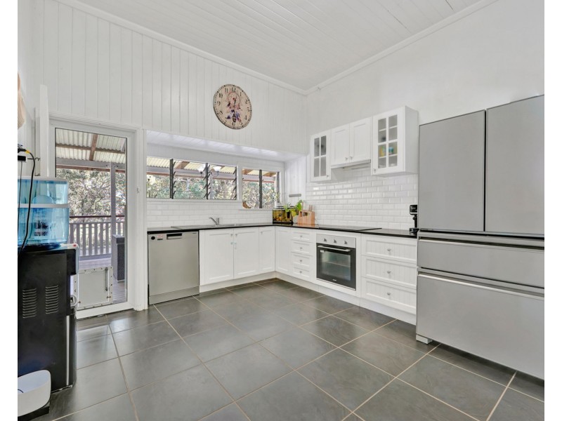 114 Biggs Avenue, Beachmere QLD 4510