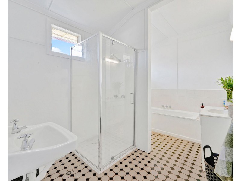 114 Biggs Avenue, Beachmere QLD 4510