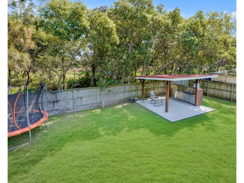 114 Biggs Avenue, Beachmere QLD 4510