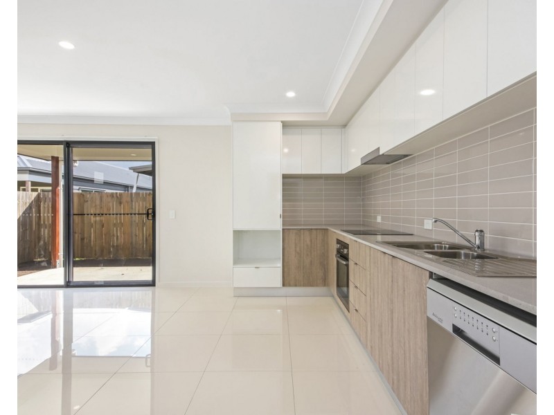1/11 Stinson Way, Logan Reserve QLD 4133