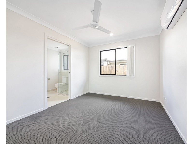 1/11 Stinson Way, Logan Reserve QLD 4133
