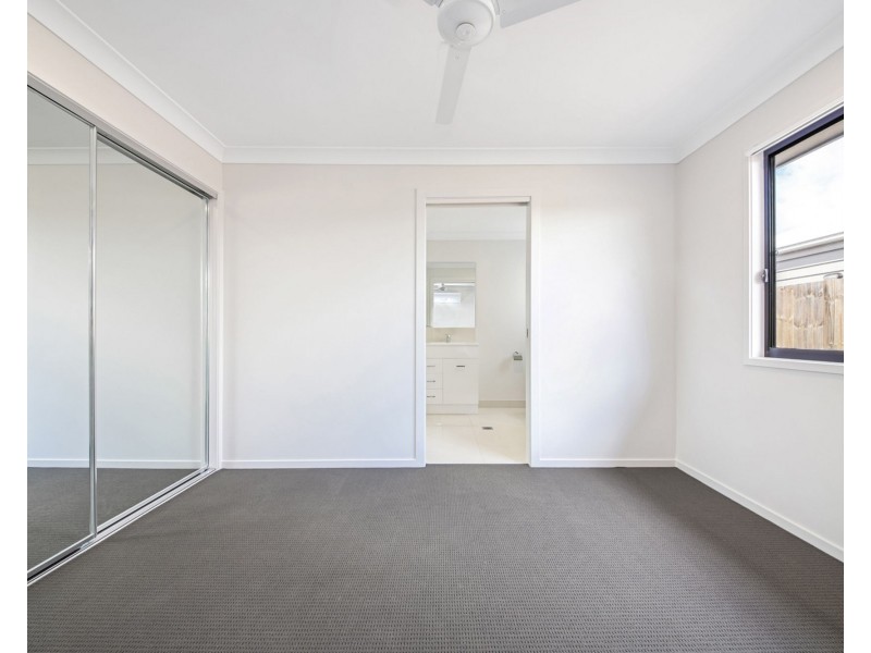 1/11 Stinson Way, Logan Reserve QLD 4133