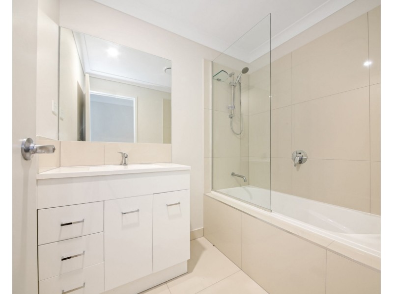 1/11 Stinson Way, Logan Reserve QLD 4133