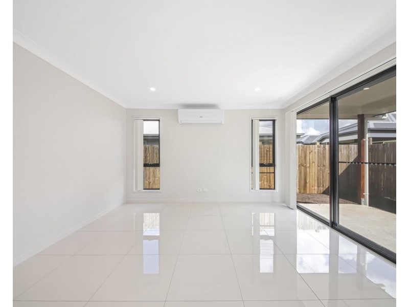 1/11 Stinson Way, Logan Reserve QLD 4133