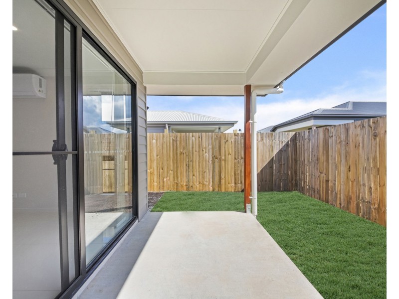 1/11 Stinson Way, Logan Reserve QLD 4133