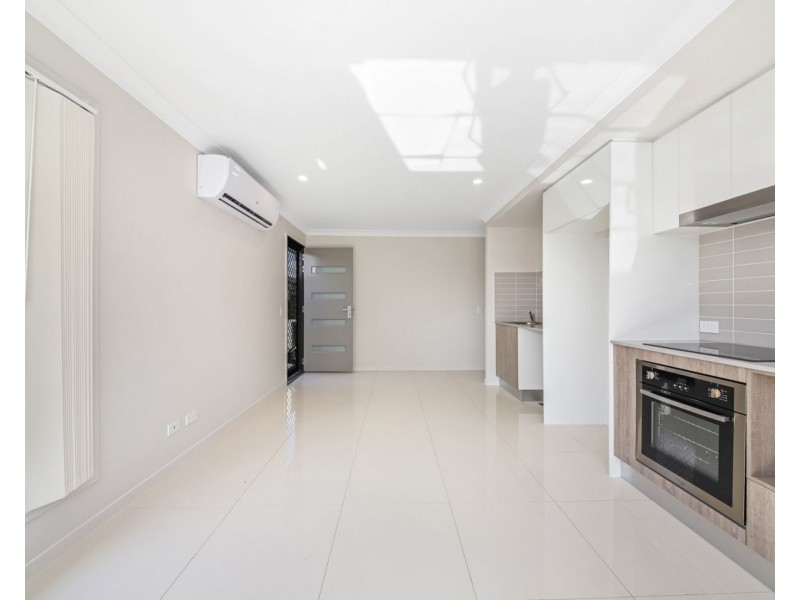 2/11 Stinson Way, Logan Reserve QLD 4133