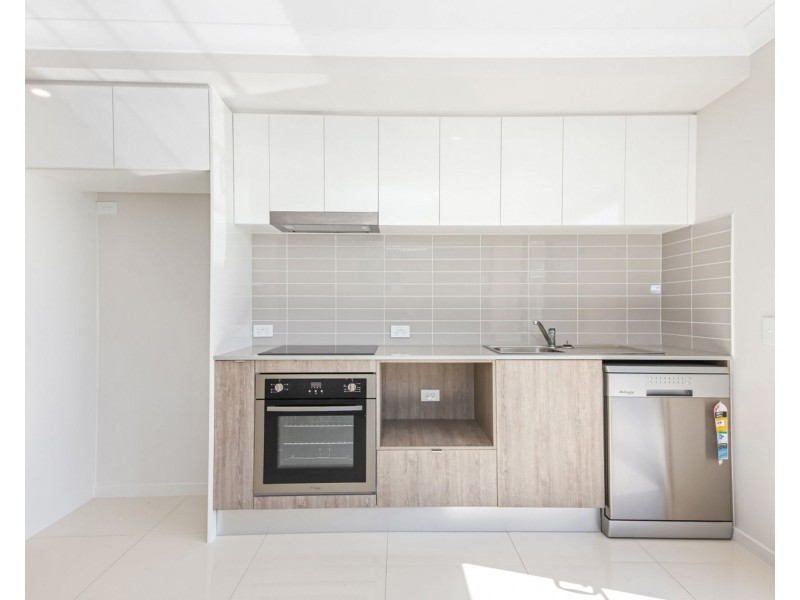 2/11 Stinson Way, Logan Reserve QLD 4133