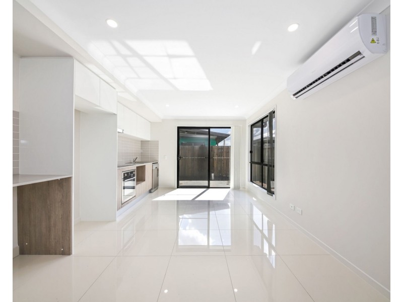 2/11 Stinson Way, Logan Reserve QLD 4133