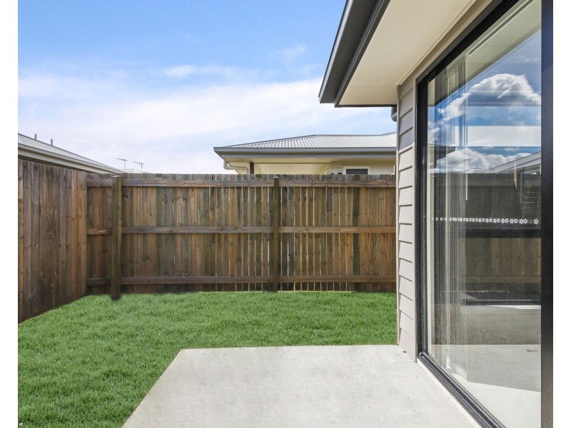 2/11 Stinson Way, Logan Reserve QLD 4133