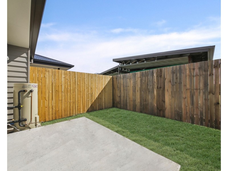 2/11 Stinson Way, Logan Reserve QLD 4133