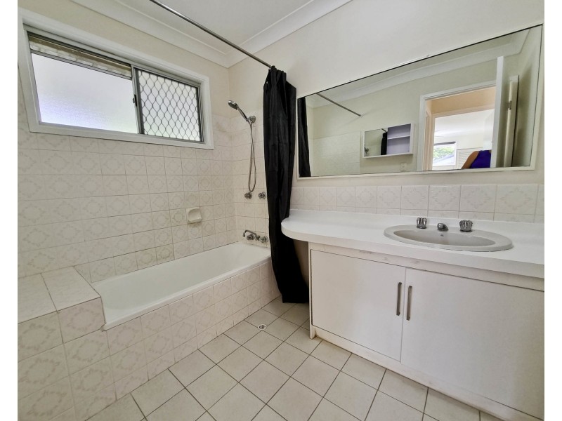 42 Dandar Drive, Southport QLD 4215
