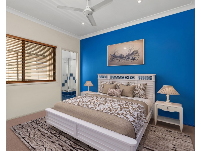 16 Oakley Street, Manly QLD 4179