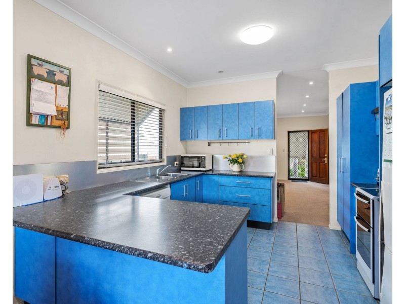 16 Oakley Street, Manly QLD 4179