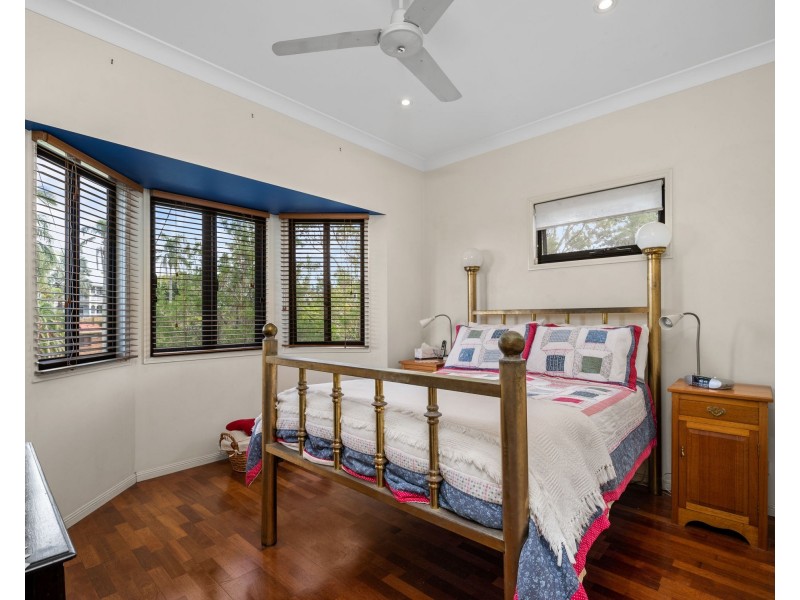 16 Oakley Street, Manly QLD 4179