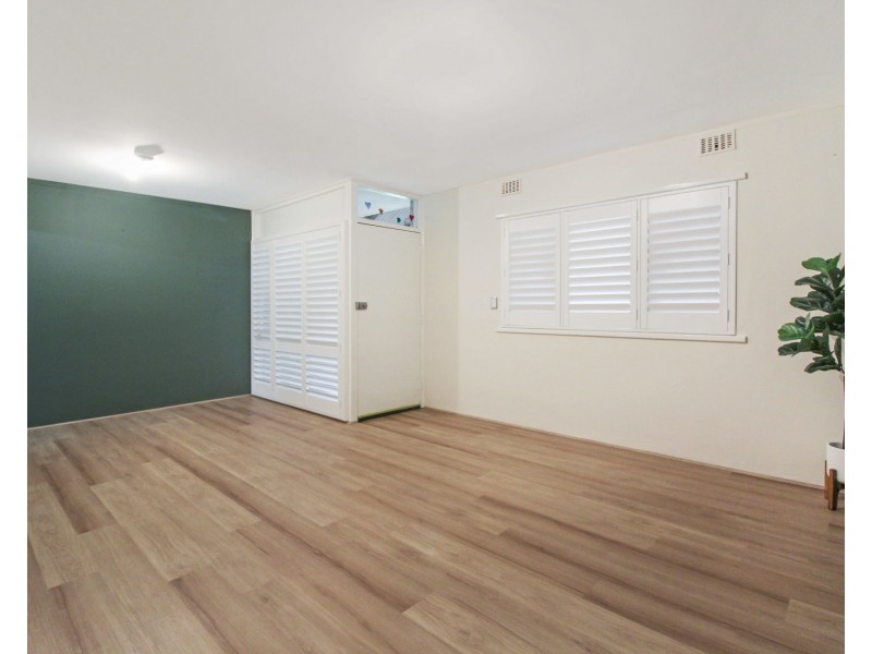 1/2 Elmslie Street, Orelia WA 6167