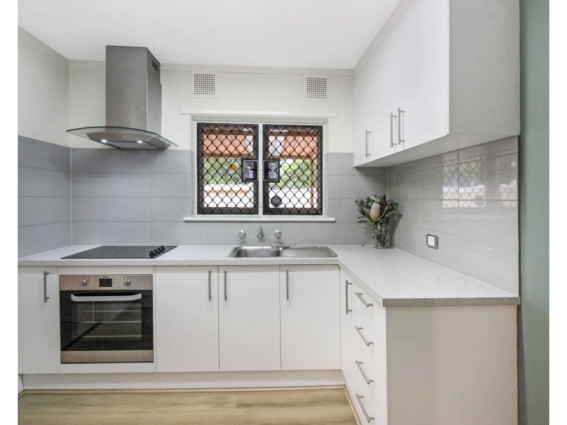 1/2 Elmslie Street, Orelia WA 6167