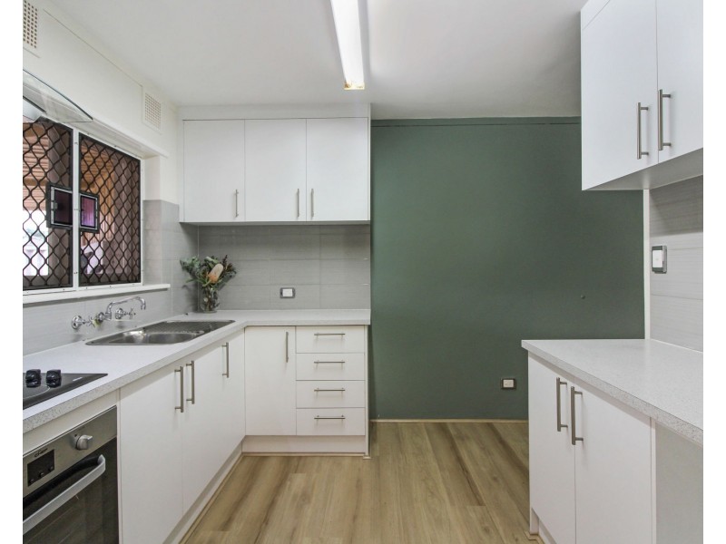 1/2 Elmslie Street, Orelia WA 6167