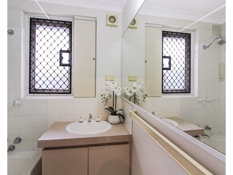 1/2 Elmslie Street, Orelia WA 6167