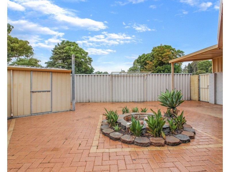 1/2 Elmslie Street, Orelia WA 6167