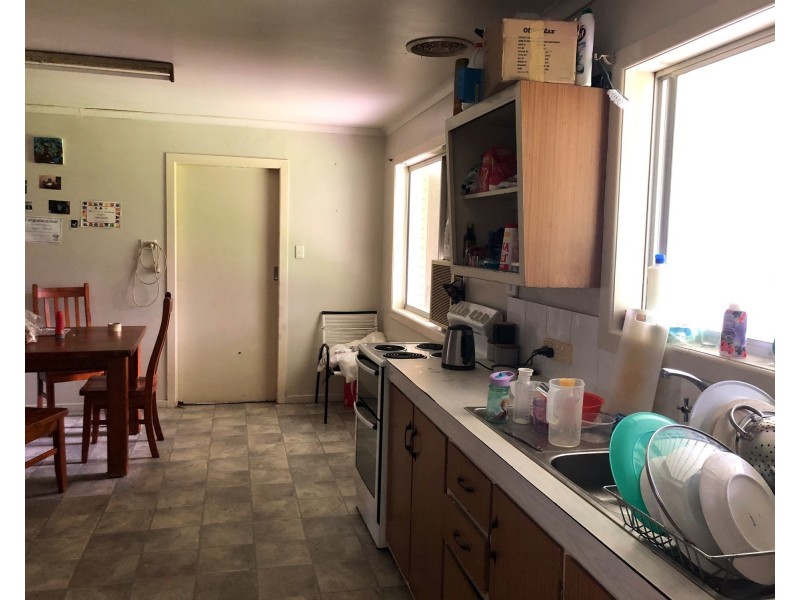 8 Mungar Road, Tiaro QLD 4650