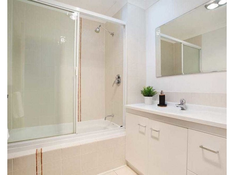 4/17-19 Aquila Court, Mermaid Waters QLD 4218