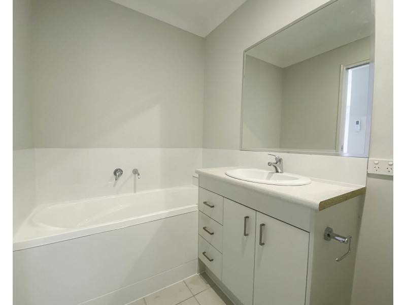 18A Greenpark Drive, Crestmead QLD 4132