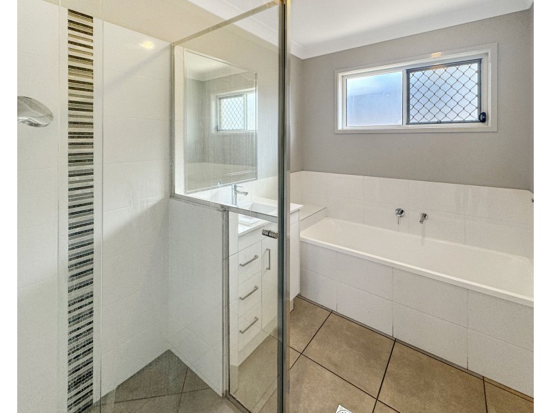 1/4 Radmila Court, Bellbird Park QLD 4300