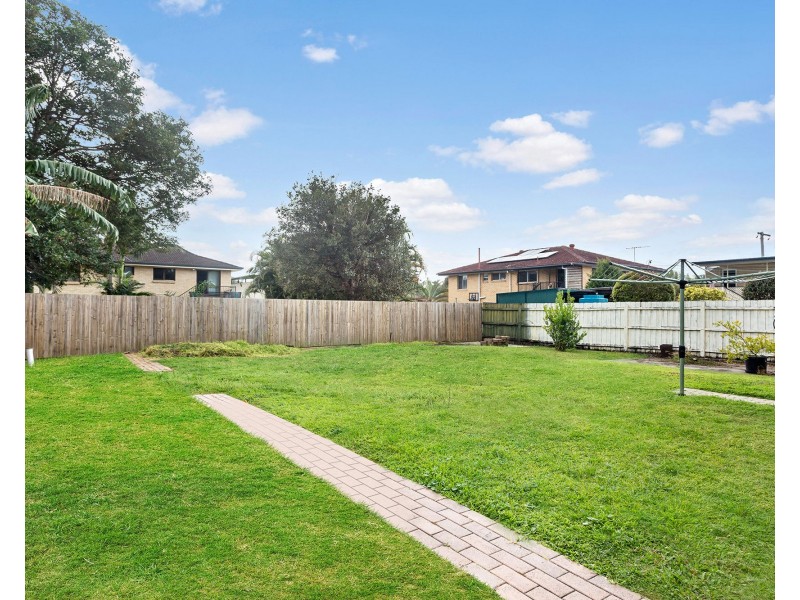 16 Stephen Street, Albany Creek QLD 4035