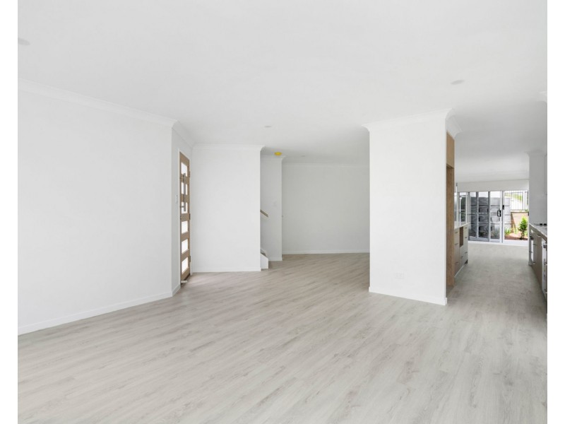 2/3 Greenway Blvd, Maudsland QLD 4210