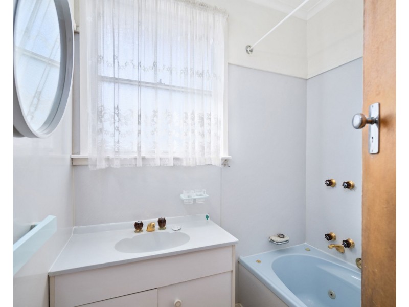 18 Cartledge Way, Sale VIC 3850