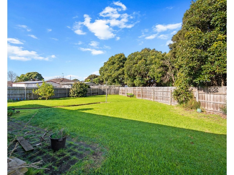 18 Cartledge Way, Sale VIC 3850