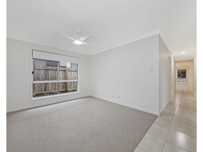 28 Nevada Road, Park Ridge QLD 4125