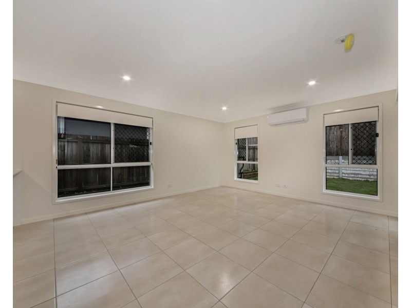 28 Nevada Road, Park Ridge QLD 4125