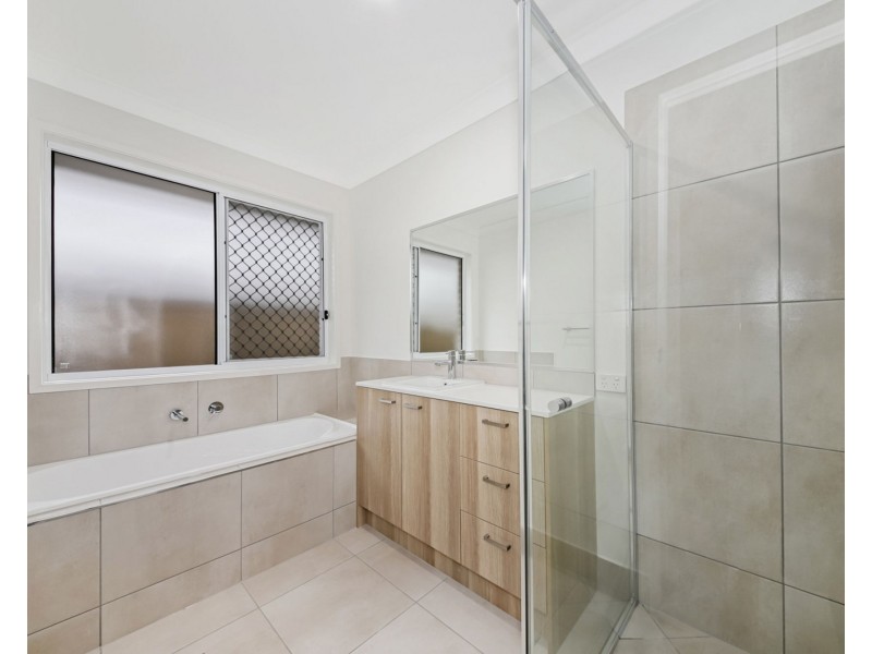 28 Nevada Road, Park Ridge QLD 4125