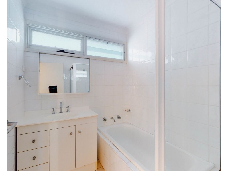 9 Kooloona Crescent, Bradbury NSW 2560