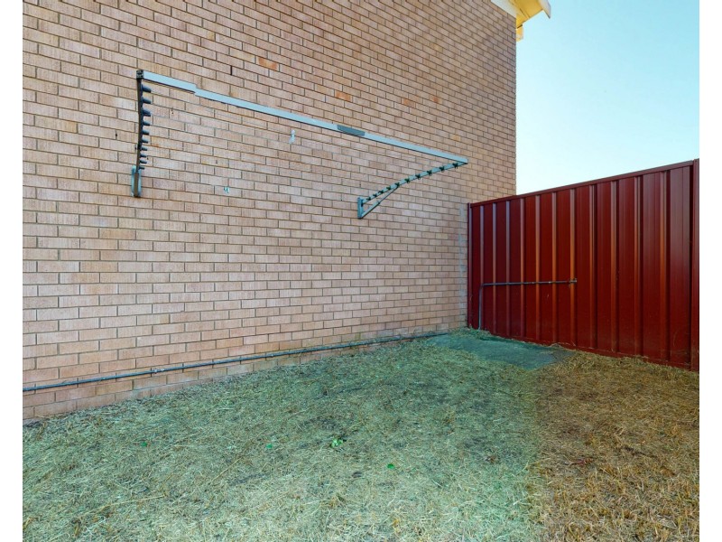 9 Kooloona Crescent, Bradbury NSW 2560